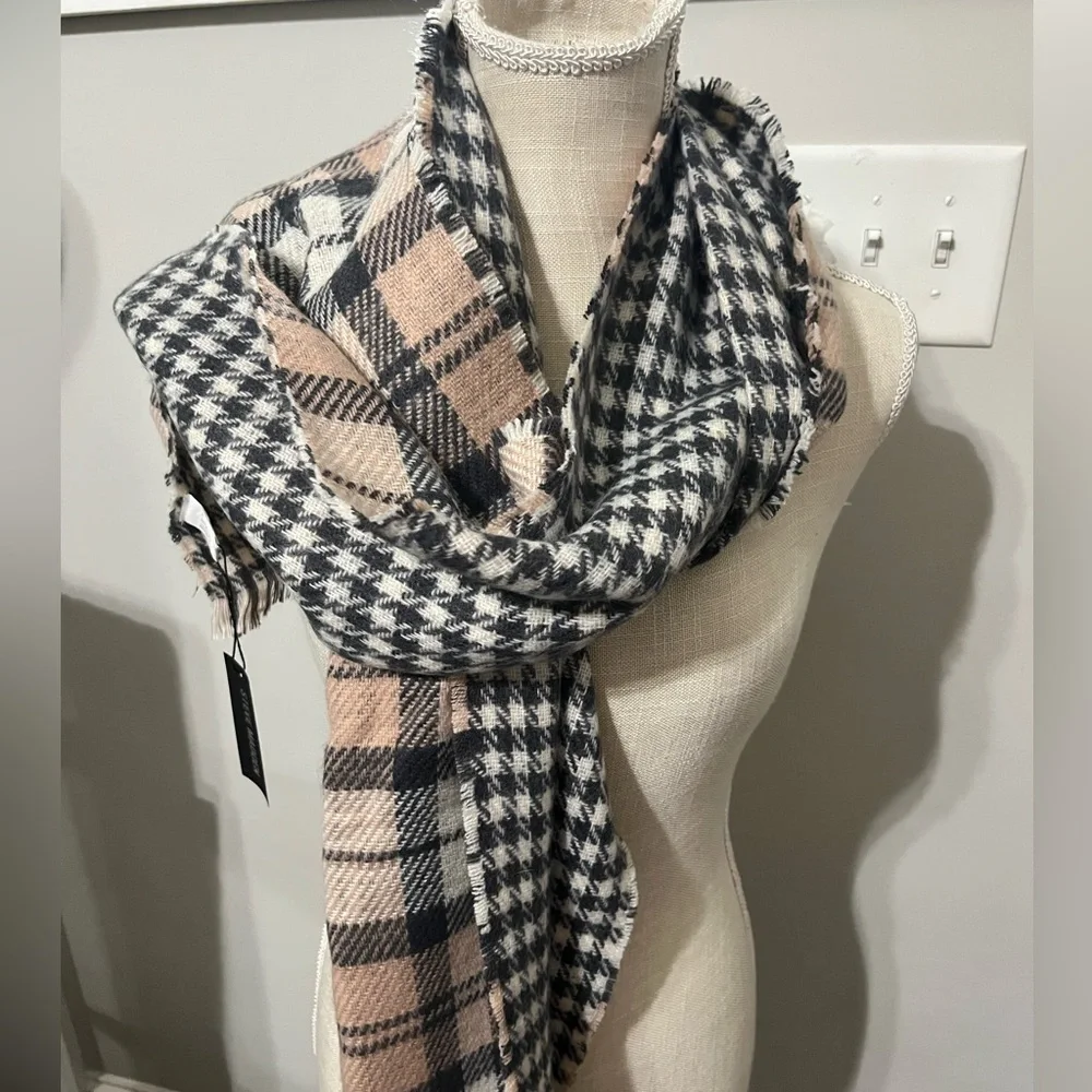 Steve‎ Madden pink and gray plaid fringe scarf